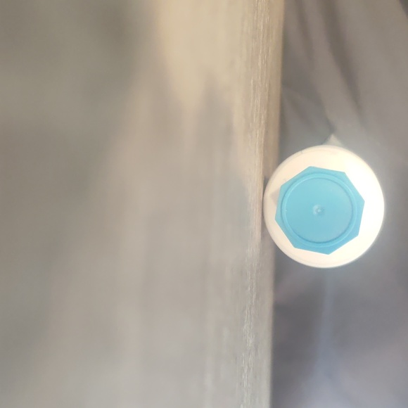 Drunk elephant SPF 30 sunscreen - Picture 3 of 4